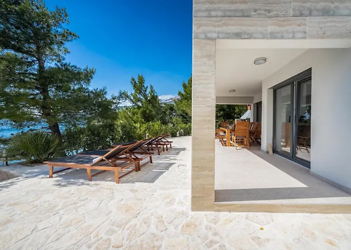 Kalipso Стариград-Пакленица